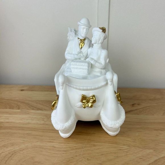 Lenox "Bringing Home The Tree" Vintage 1993 Musical Sculpture Plays O Tannenbaum - Picture 7 of 11